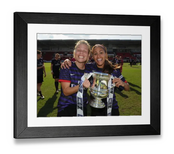 Framed Print : Arsenal Ladies Celebrate FA Cup Victory: Gilly Flaherty and Alex Scott with the Trophy