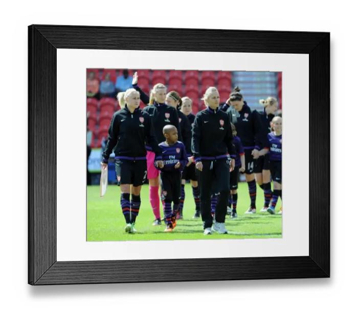 Framed Print : Shelley Kerr the Manager and Steph Houghton (Arsenal) lead the team out. Arsenal Ladies 3
