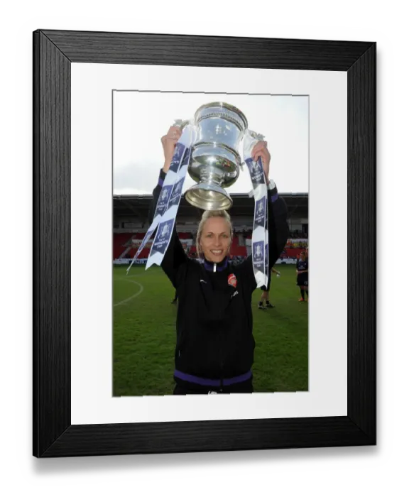 Framed Print : Shelley Kerr and the Arsenal Ladies Lift the FA Women's Cup after Victory over Bristol Academy