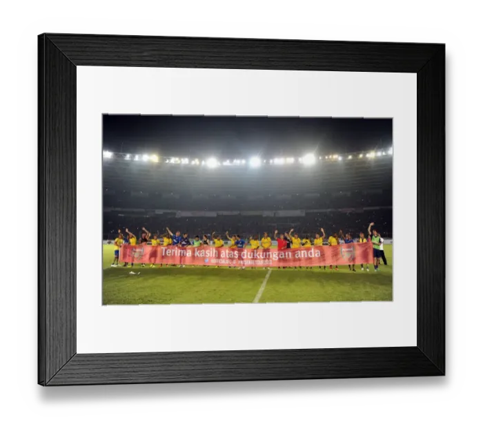 Framed Print : Arsenal Players Show Appreciation with Banner to Indonesian Fans