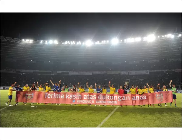Arsenal Players Express Gratitude to Indonesian Fans with Banner (2013)