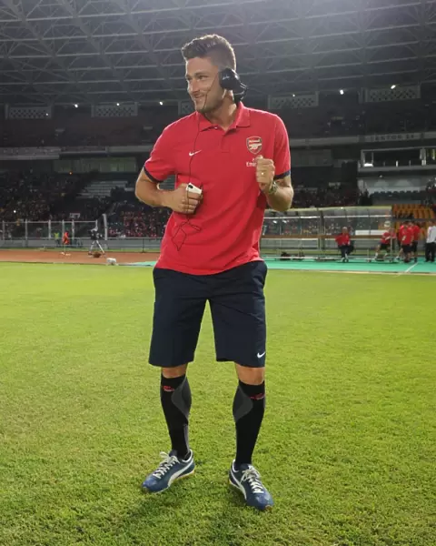 Olivier Giroud Dances for Arsenal Fans in Indonesia before Arsenal vs. Indonesia All-Stars Match, 2013