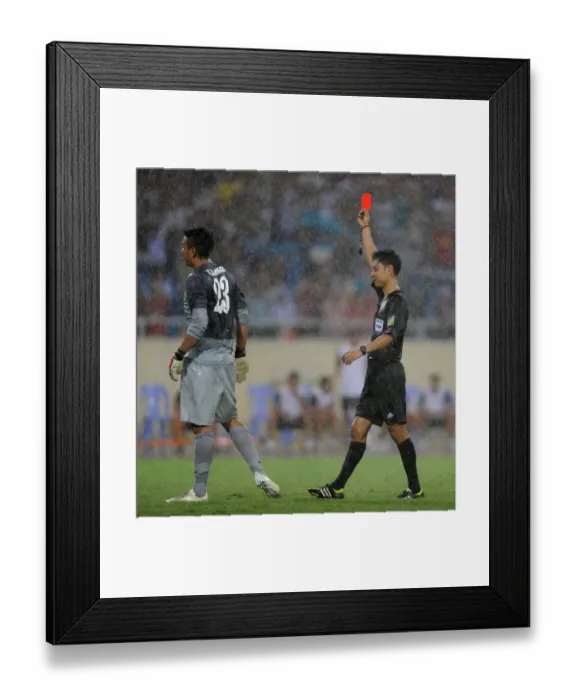 Framed Print : Vietnam Goalkeeper Tran Buu Ngoc Red-Carded by Referee Leow Thian Hoe in Arsenal Friendly Framed Print : Vietnam Goalkeeper Tran Buu Ngoc Red-Carded by Referee Leow Thian Hoe in Arsenal Friendly
