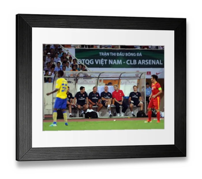 Framed Print : Arsenal FC Behind the Scenes: Vietnam Tour 2013 (Wenger, Bould, Akers, Lewin, O'Driscoll)
