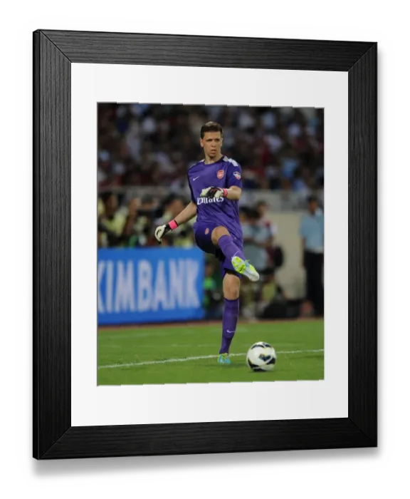 Framed Print : Wojciech Szczesny in Action: Vietnam vs Arsenal (2013-14) Framed Print : Wojciech Szczesny in Action: Vietnam vs Arsenal (2013-14)