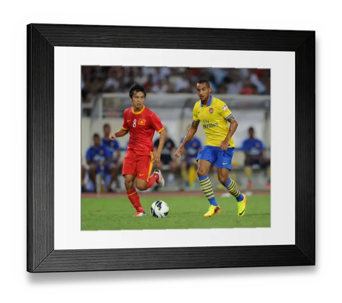 Framed Print : Theo Walcott vs Pham Nguyen Sa: Vietnam vs Arsenal Friendly, 2013 Framed Print : Theo Walcott vs Pham Nguyen Sa: Vietnam vs Arsenal Friendly, 2013