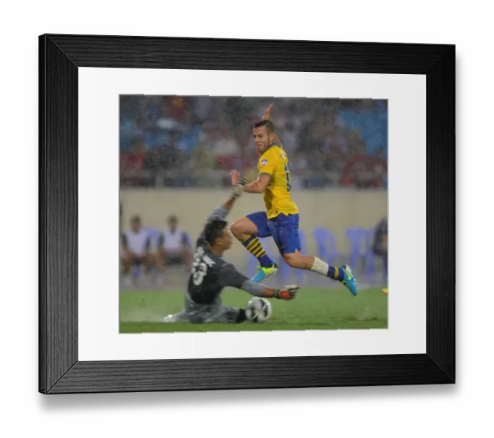 Framed Print : Jack Wilshere vs Tran Buu Ngoc: Vietnam vs Arsenal Friendly, 2013 Framed Print : Jack Wilshere vs Tran Buu Ngoc: Vietnam vs Arsenal Friendly, 2013