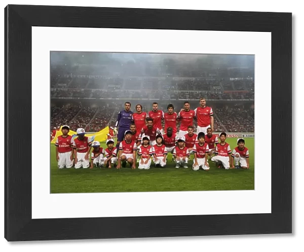 Arsenal team plus mascots. Nagoya Grampus 1: 3 Arsenal. Pre Season Friendly. Arsenal