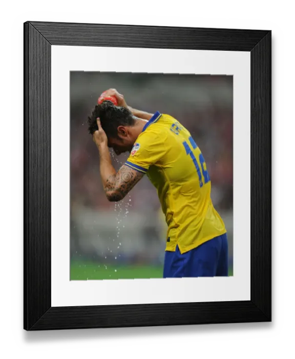 Framed Print : Olivier Giroud Faces Urawa Red Diamonds in Arsenal's 2013 Pre-Season Match Framed Print : Olivier Giroud Faces Urawa Red Diamonds in Arsenal's 2013 Pre-Season Match