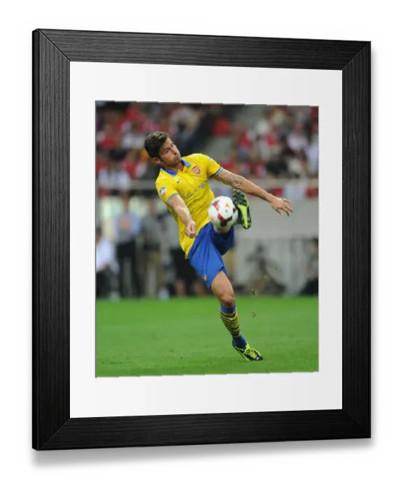 Framed Print : Olivier Giroud in Action: Arsenal vs Urawa Red Diamonds, Japan 2013 Framed Print : Olivier Giroud in Action: Arsenal vs Urawa Red Diamonds, Japan 2013