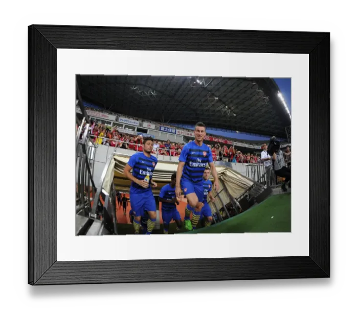 Framed Print : Laurent Koscielny Prepares for Arsenal's Clash with Urawa Red Diamonds (2013) Framed Print : Laurent Koscielny Prepares for Arsenal's Clash with Urawa Red Diamonds (2013)