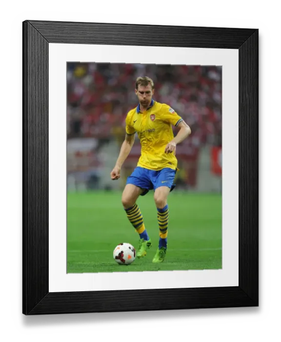 Framed Print : Per Mertesacker in Action: Arsenal vs Urawa Red Diamonds (2013, Japan) Framed Print : Per Mertesacker in Action: Arsenal vs Urawa Red Diamonds (2013, Japan)