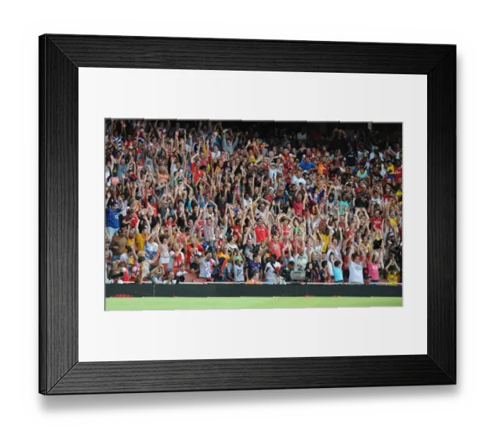 Framed Print : Arsenal fans do a mexican wave. Arsenal 1: 2 Galatasaray. Emirates Cup Day Two. Emirates Stadium