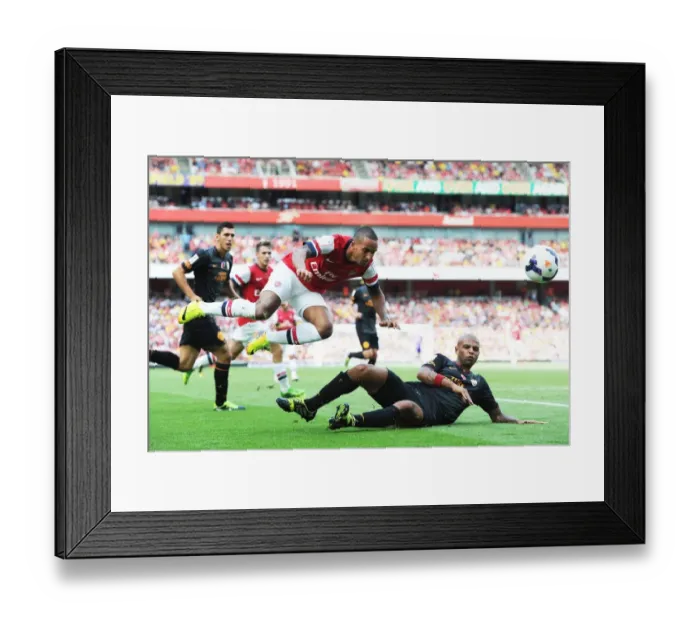 Framed Print : Theo Walcott (Arsenal) Felipe Melo (Galatasaray). Arsenal 1: 2 Galatasaray. Emirates Cup Day Two