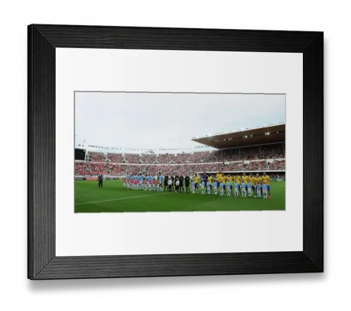 Framed Print : Arsenal vs Manchester City - Pre-Season Clash in Helsinki, 2013 Framed Print : Arsenal vs Manchester City - Pre-Season Clash in Helsinki, 2013