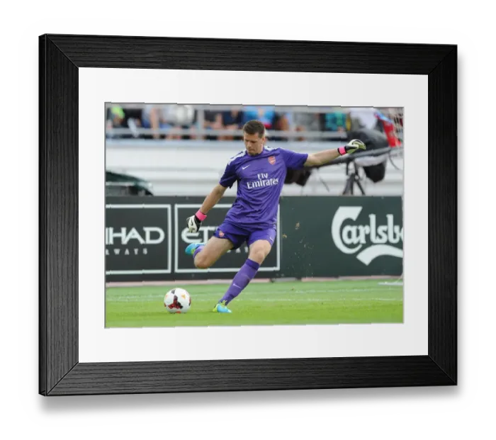 Framed Print : Wojciech Szczesny: Arsenal's Goalkeeper in Action Against Manchester City (2013-14 Pre-Season)