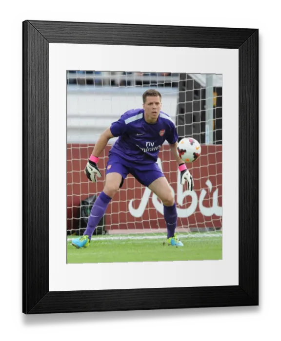 Framed Print : Wojciech Szczesny: Arsenal's Defiant Goalkeeper vs. Manchester City (2013-14 Pre-Season) Framed Print : Wojciech Szczesny: Arsenal's Defiant Goalkeeper vs. Manchester City (2013-14 Pre-Season)