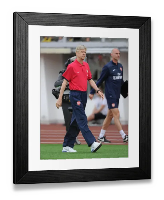 Framed Print : Arsene Wenger at Half Time: Arsenal vs Manchester City Pre-Season 2013-14