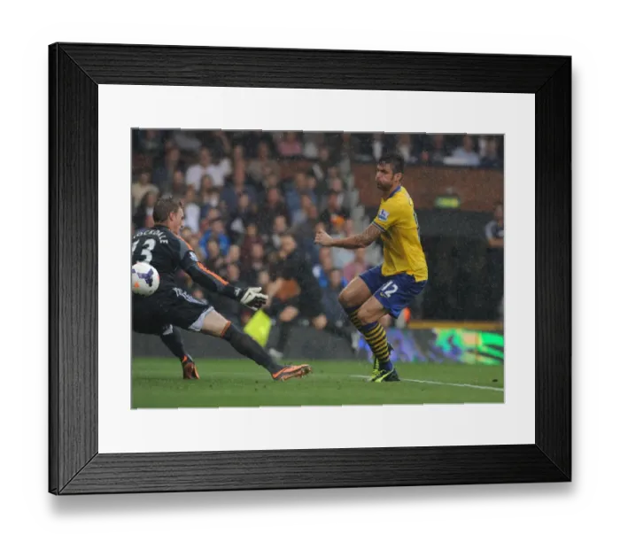 Framed Print : Olivier Giroud Scores the Opener: Fulham vs. Arsenal, Premier League 2013-14 Framed Print : Olivier Giroud Scores the Opener: Fulham vs. Arsenal, Premier League 2013-14