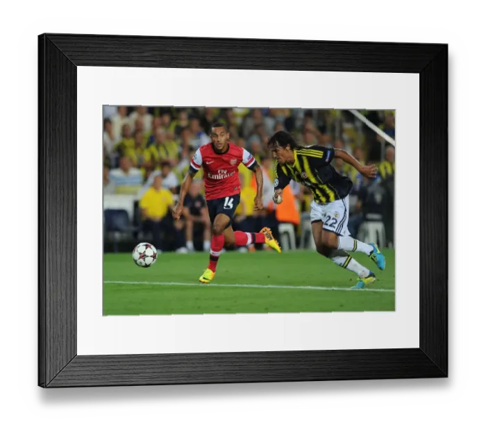 Framed Print : Theo Walcott Outmaneuvers Bruno Alves in Arsenal's UEFA Champions League Clash against Fenerbahce
