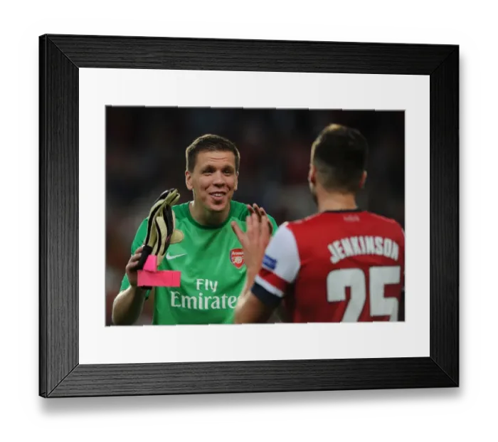 Framed Print : Determined Szczesny in Arsenal's UEFA Champions League Battle: Arsenal FC vs Fenerbahce (2013)