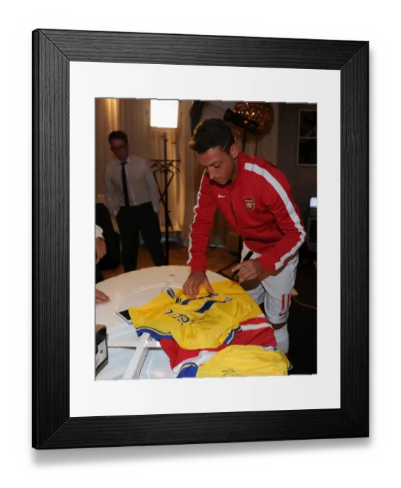 Framed Print : Mesut Ozil's Munich Debut: Arsenal's New Signing at Photo Shoot