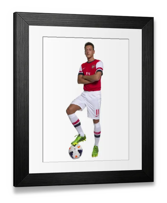 Framed Print : MUNICH, GERMANY - SEPTEMBER 04: Arsenal photo shoot with new signing Mesut Ozil on September 4 Framed Print : MUNICH, GERMANY - SEPTEMBER 04: Arsenal photo shoot with new signing Mesut Ozil on September 4