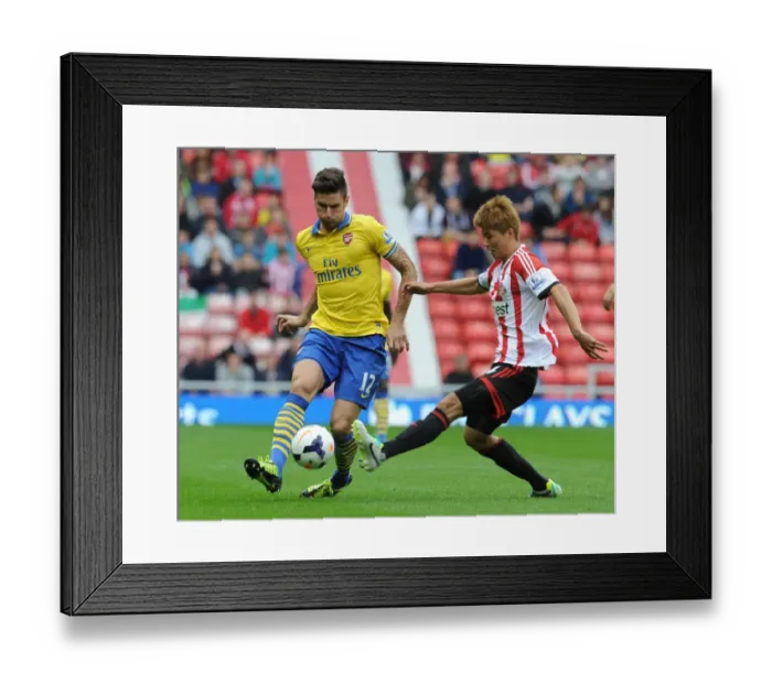 Framed Print : Olivier Giroud (Arsenal) Ki Sung-Yueng (Sunderland). Sunderland 1: 3 Arsenal. Barclays