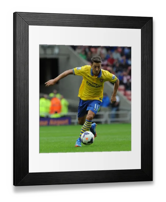 Framed Print : Mesut Ozil in Action: Sunderland vs Arsenal, Premier League 2013-14