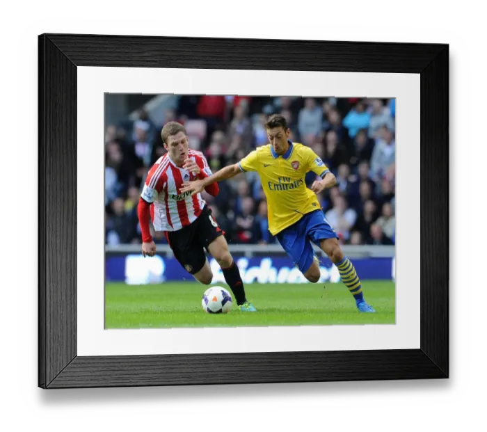 Framed Print : Mesut Ozil Outpaces Craig Gardner: Sunderland vs Arsenal, Premier League 2013-14 Framed Print : Mesut Ozil Outpaces Craig Gardner: Sunderland vs Arsenal, Premier League 2013-14