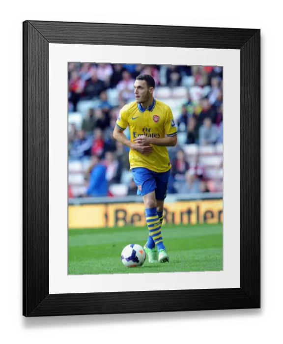 Framed Print : Thomas Vermaelen Focuses in Sunderland vs Arsenal Premier League Clash (2013-14)