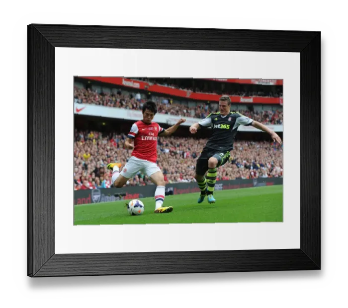 Framed Print : Arsenal's Ryo Miyaichi Faces Off Against Stoke's Robert Huth