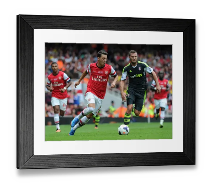 Framed Print : Mesut Ozil (Arsenal) Erik Pieters (Stoke). Arsenal 3: 1 Stoke City. Barclays Premier League
