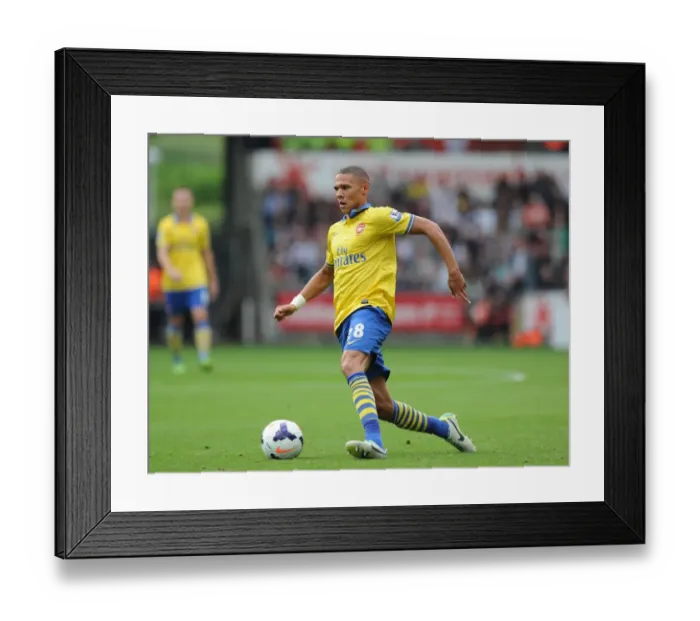Framed Print : Arsenal's Kieran Gibbs in Action against Swansea City (2013-14) Framed Print : Arsenal's Kieran Gibbs in Action against Swansea City (2013-14)