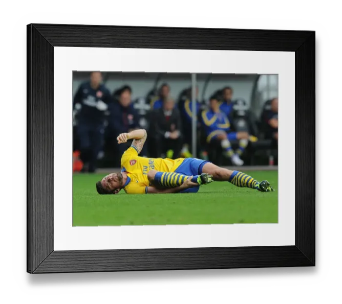 Framed Print : Olivier Giroud in Action: Swansea City vs Arsenal, Premier League 2013-14