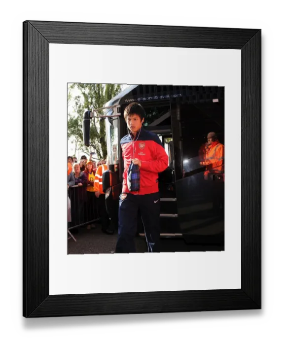 Framed Print : Ryo Miyaichi: Arsenal Star's Arrival at The Hawthorns - West Bromwich Albion vs Arsenal (2013-14) Framed Print : Ryo Miyaichi: Arsenal Star's Arrival at The Hawthorns - West Bromwich Albion vs Arsenal (2013-14)