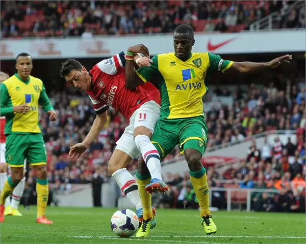 Mesut Ozil (Arsenal) Sebatien Bassong (Norwich). Arsenal 4: 1 Norwich City. Barclays Premier League