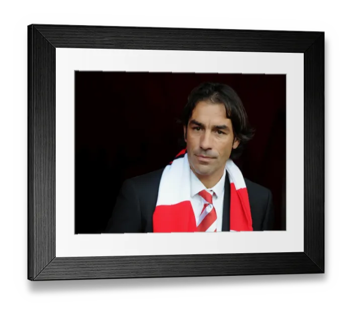 Framed Print : Robert Pires ex Arsenal player. Arsenal 4: 1 Norwich City. Barclays Premier League