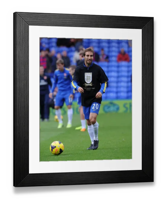 Framed Print : Mathieu Flamini (Arsenal) warms up before the match. Crystal Palace 0: 2 Arsenal