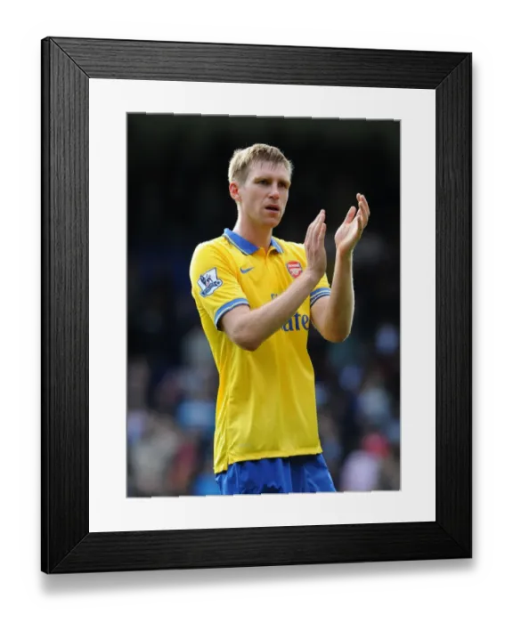 Framed Print : Per Mertesacker Celebrates with Arsenal Fans after Crystal Palace Victory (2013-14)