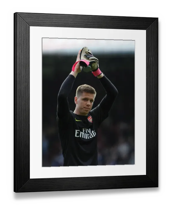 Framed Print : Wojciech Szczesny Celebrates with Arsenal Fans after Crystal Palace Victory, 2013-14
