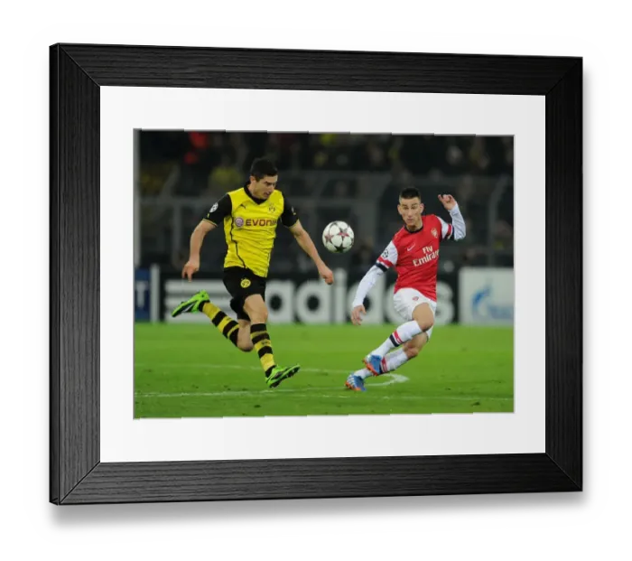 Framed Print : Koscielny vs Lewandowski: A Battle at the Heart of Borussia Dortmund vs Arsenal (UEFA Champions League, 2013)