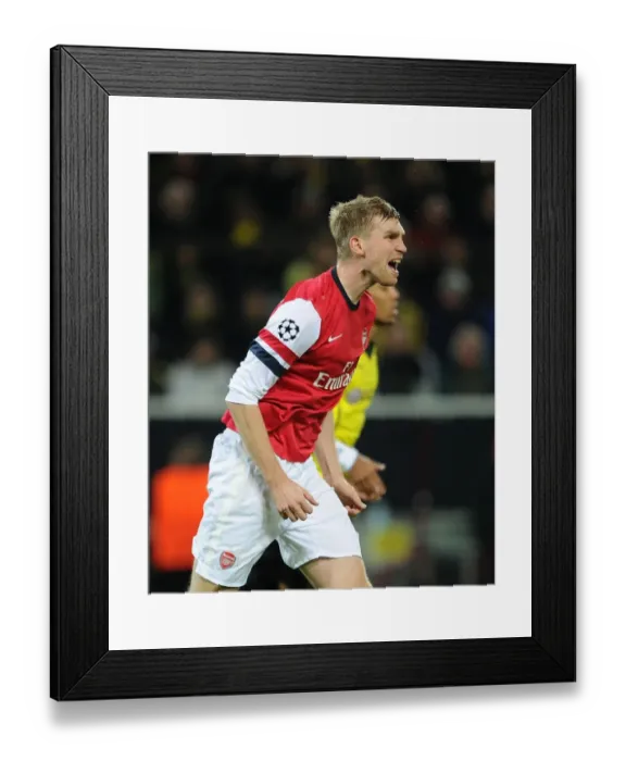 Framed Print : Per Mertesacker in Action: Borussia Dortmund vs. Arsenal, UEFA Champions League (2013)