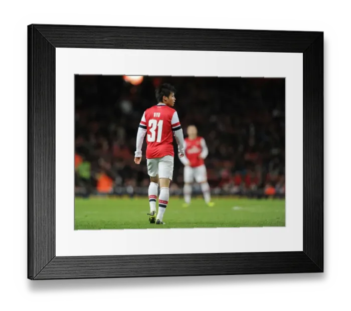 Framed Print : Ryo Miyaichi in Action: Arsenal vs Chelsea, Capital One Cup 2013-14