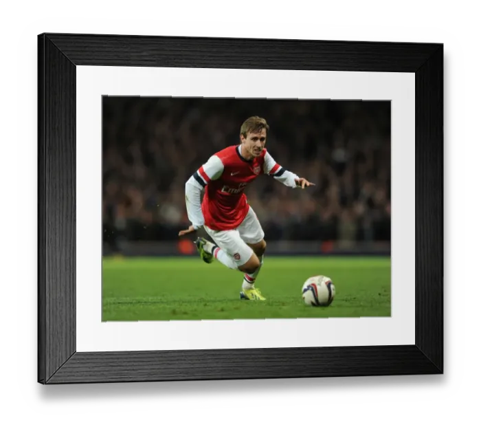 Framed Print : Nacho Monreal in Action: Arsenal vs Chelsea, Capital One Cup 2013-14 Framed Print : Nacho Monreal in Action: Arsenal vs Chelsea, Capital One Cup 2013-14