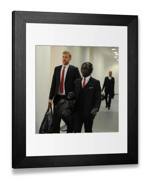 Framed Print : Arsenal's Sagna and Mertesacker Before Arsenal v Liverpool (2013-14) Framed Print : Arsenal's Sagna and Mertesacker Before Arsenal v Liverpool (2013-14)