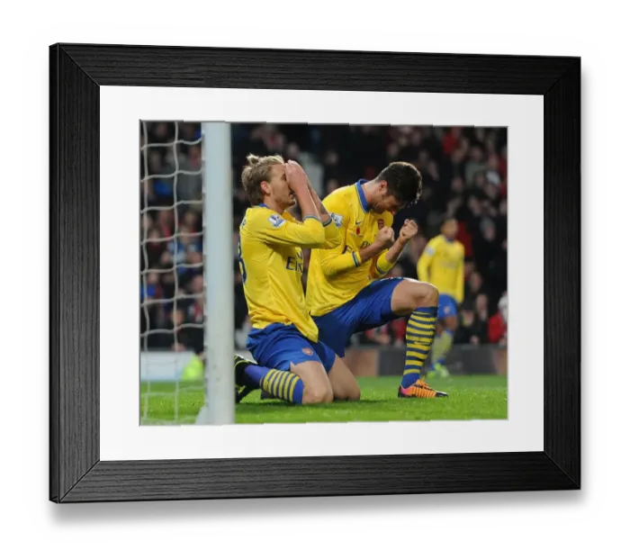 Framed Print : Dejected Duo: Bendtner and Giroud's Missed Opportunities in Manchester United vs Arsenal (2013-14)