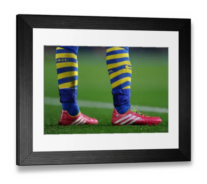 Framed Print : Aaron Ramsey: In Action for Arsenal Against Manchester United, Premier League 2013-14 Framed Print : Aaron Ramsey: In Action for Arsenal Against Manchester United, Premier League 2013-14