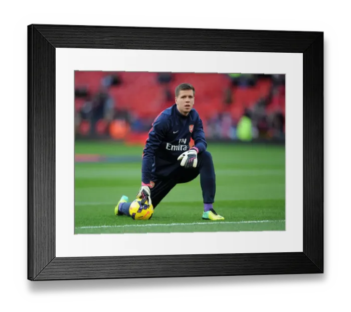 Framed Print : Wojciech Szczesny: Arsenal Goalkeeper's Focus Before Manchester United Clash (2013-14) Framed Print : Wojciech Szczesny: Arsenal Goalkeeper's Focus Before Manchester United Clash (2013-14)