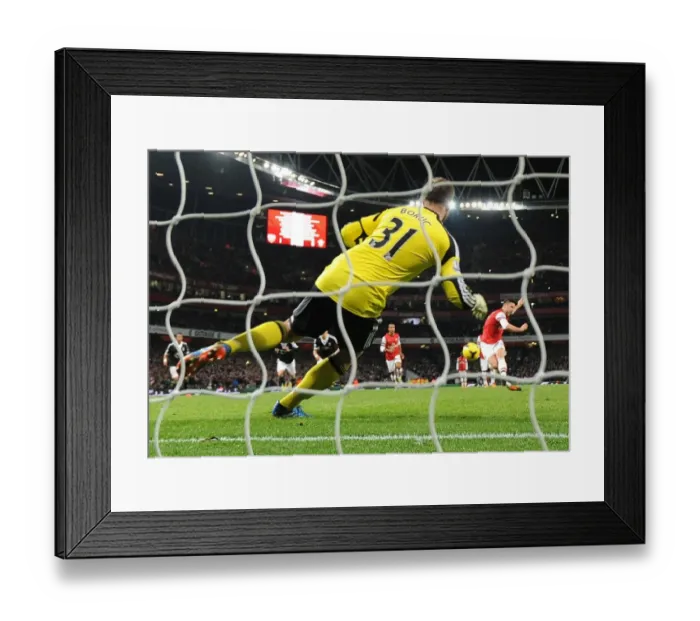 Framed Print : Giroud's Brace: Arsenal Overpower Southampton in Premier League Clash